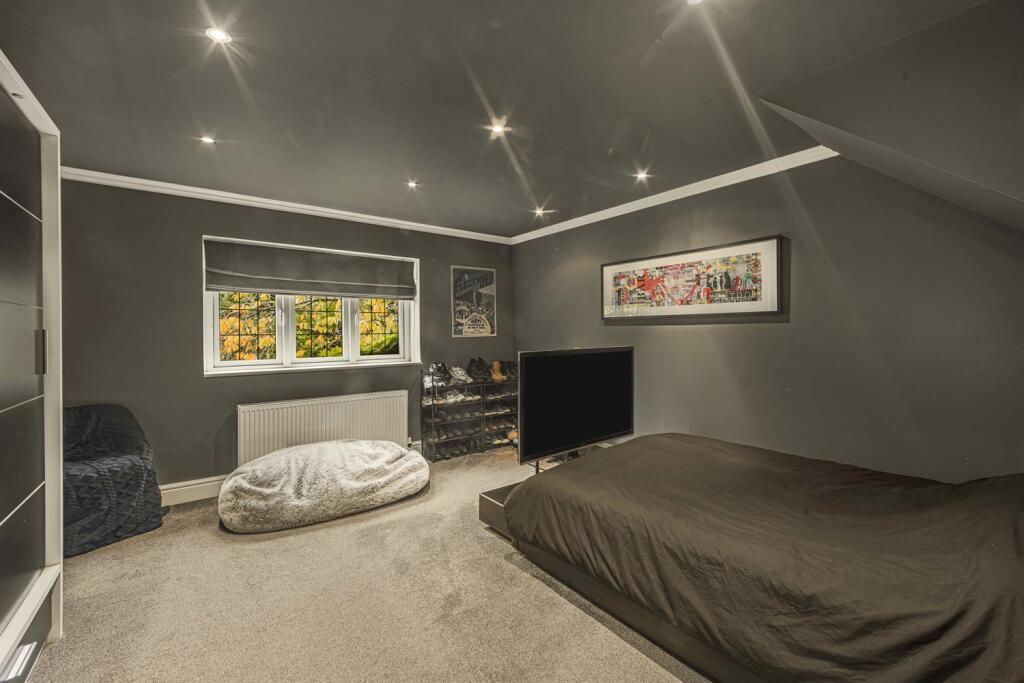 5 bedroom detached house for sale in Delahays Drive, Hale, WA15